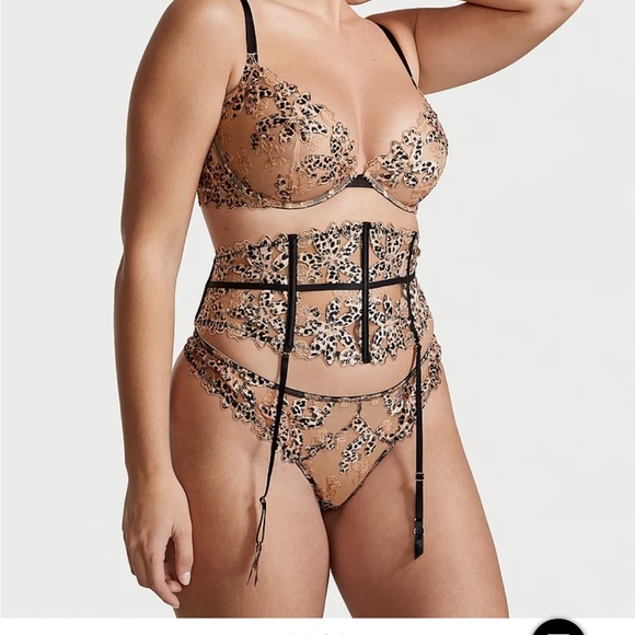 ✨ $10 NWT Victoria’s secret Floral Embroidered Waist Cincher - Picture 3 of 5